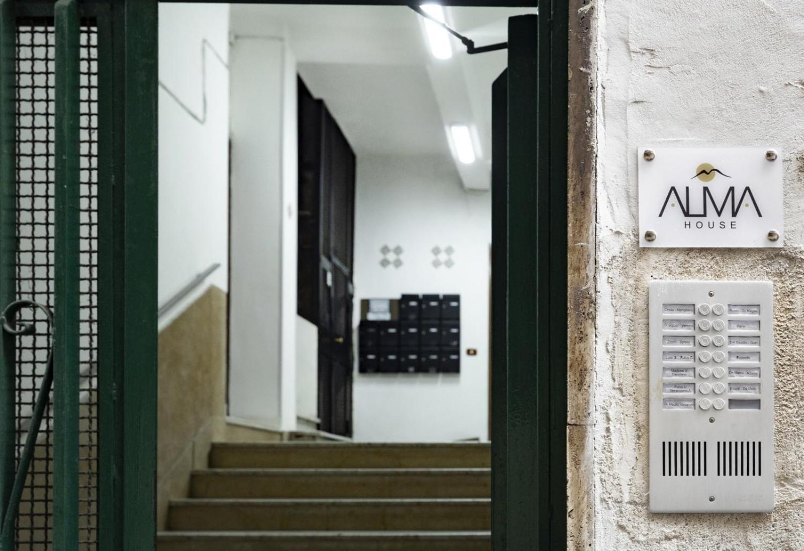 Alma House Apartment *